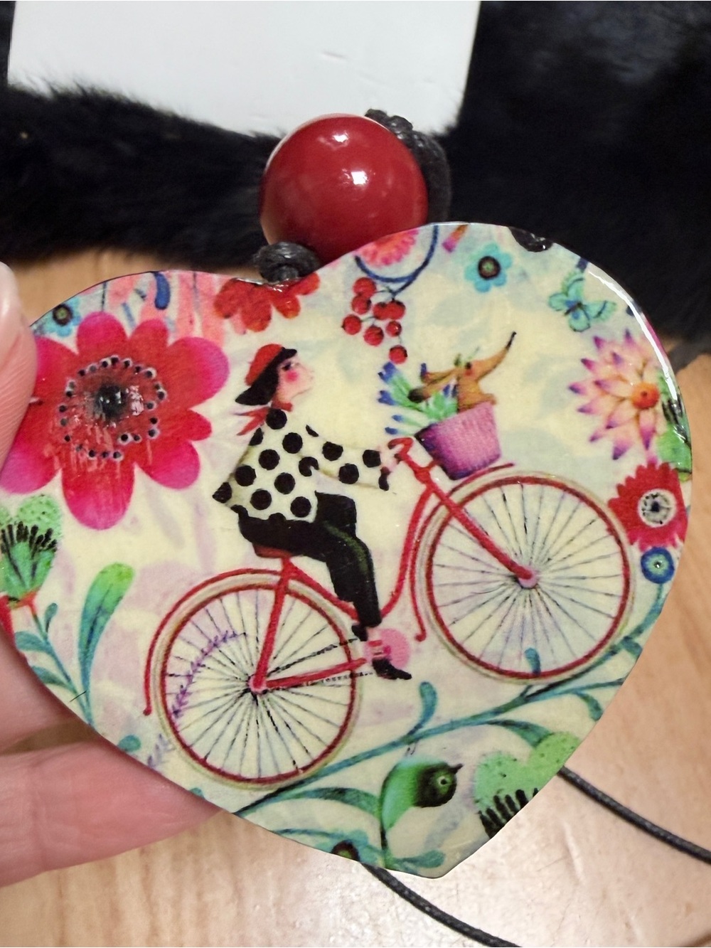 SYLCA RESIN HEART GIRL ON ON BICYCLE LEATHER ADJUSTABLE NECKLACE - Picture 3 of 5